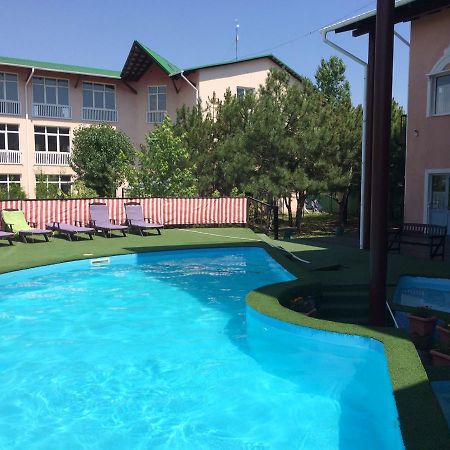 Hotel Allians Коблево Екстериор снимка