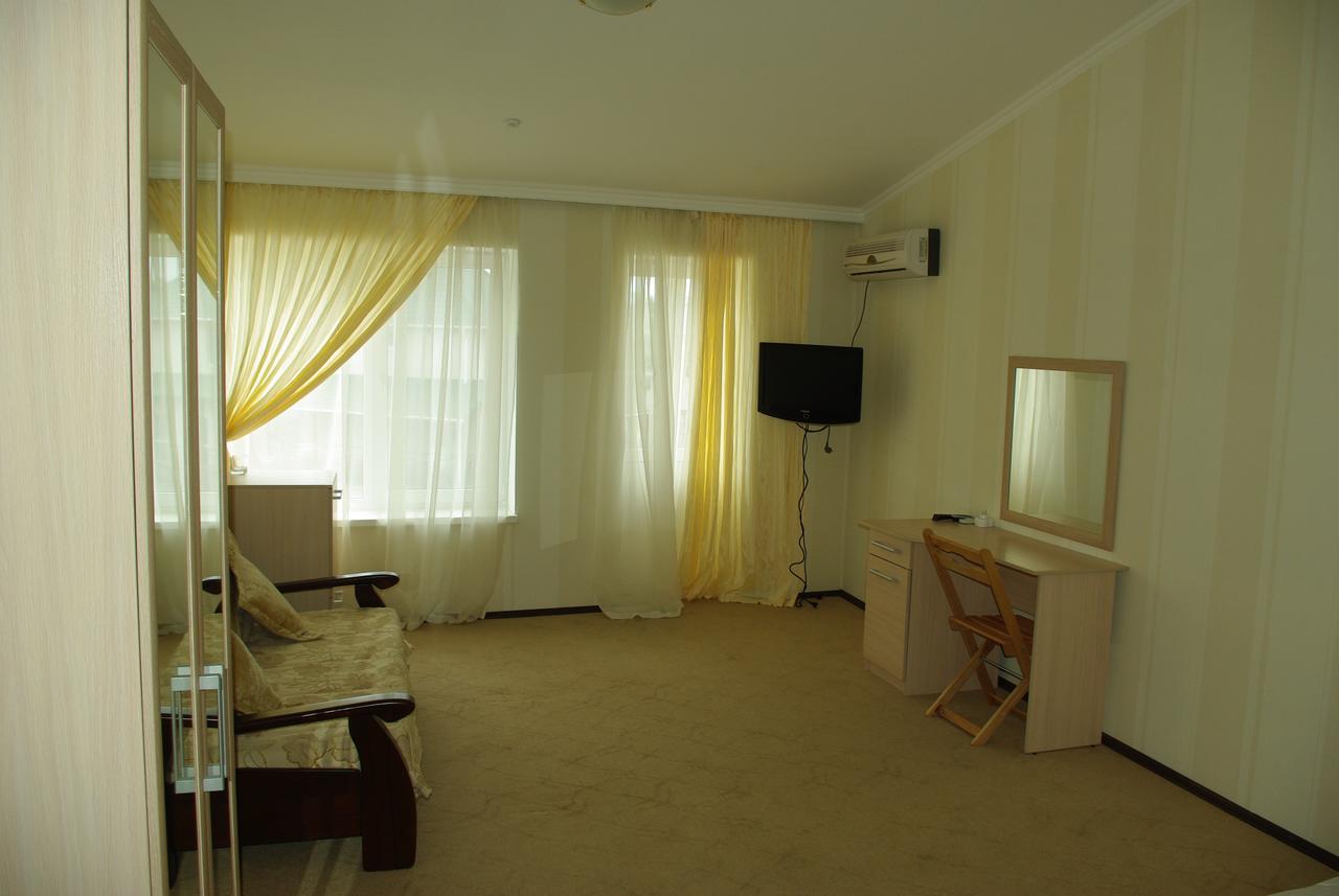 Hotel Allians Коблево Екстериор снимка