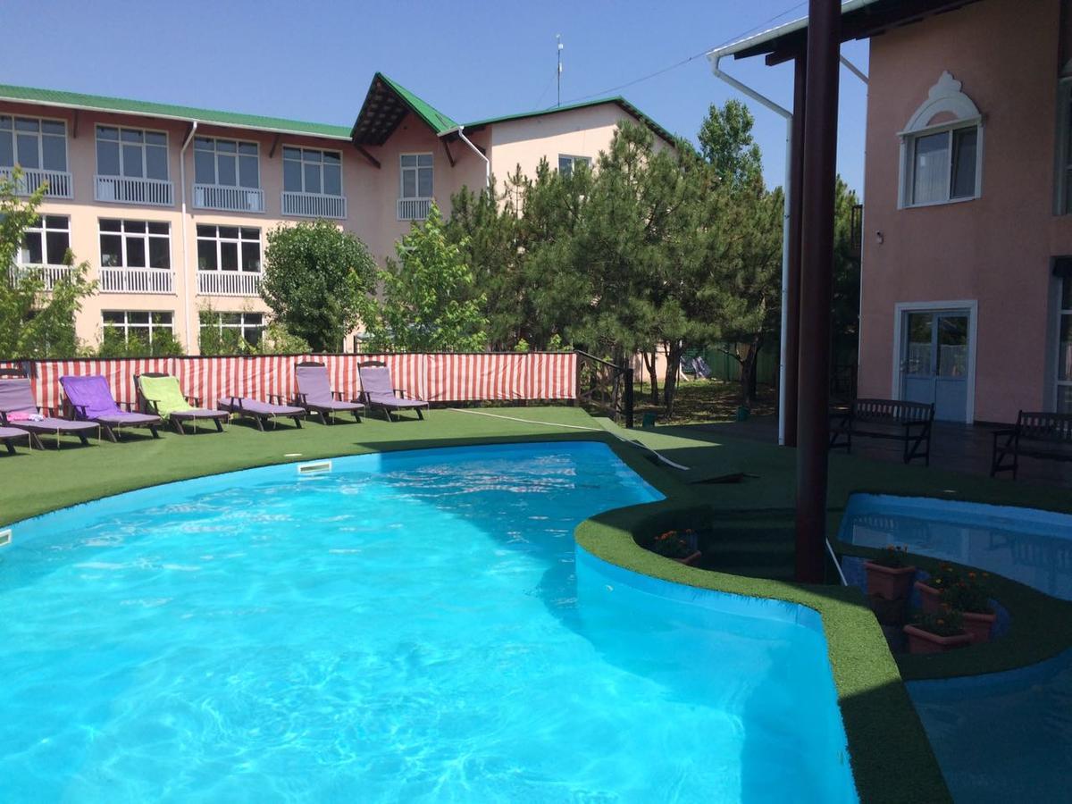 Hotel Allians Коблево Екстериор снимка
