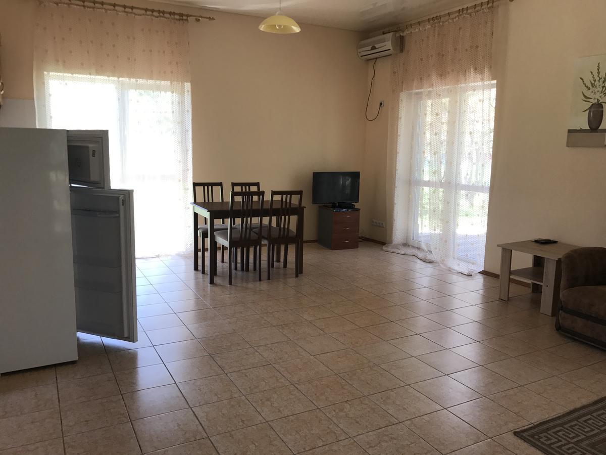 Hotel Allians Коблево Екстериор снимка